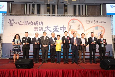 11月12日是醫師節,台中市大台中醫師公會今(1)日於葳格國際會議中心,提前舉辦慶祝大會及頒獎典禮