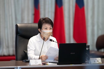 因應近期國內疫情升溫,台中市長盧秀燕下令「防疫加嚴加密」