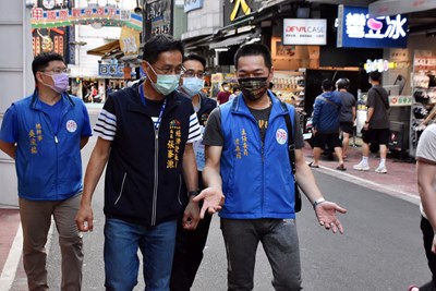 中市經發局全力稽查夜市 對少數營業者祭出違規勸導單