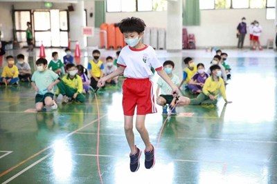 熱力跳躍! 中市小學普及化跳繩競賽登場